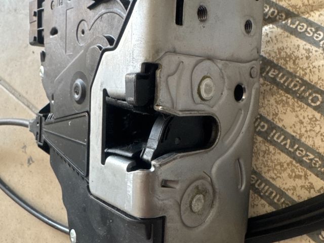 bontott FIAT DUCATO Jobb Tolóajtó Zárszerkezet