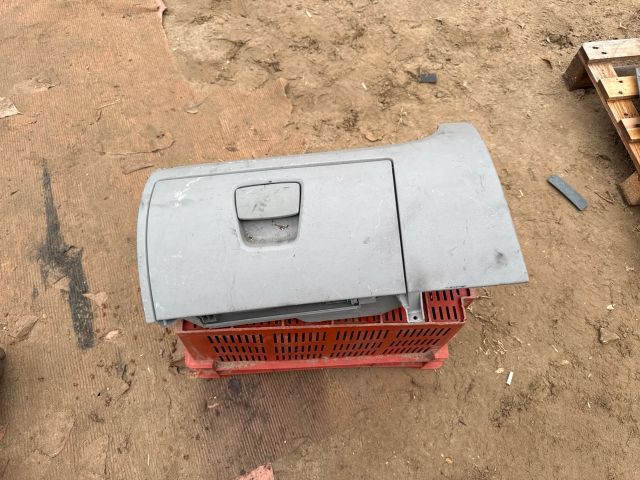 bontott FIAT DUCATO Kesztyűtartó