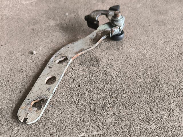 bontott FIAT DUCATO Tolóajtó Sín Görgő