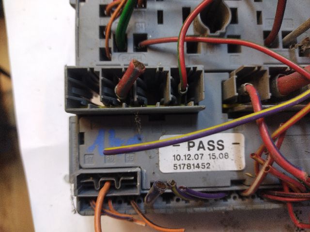 bontott FIAT FIORINO Biztosítéktábla Motortér