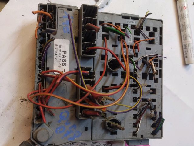 bontott FIAT FIORINO Biztosítéktábla Motortér