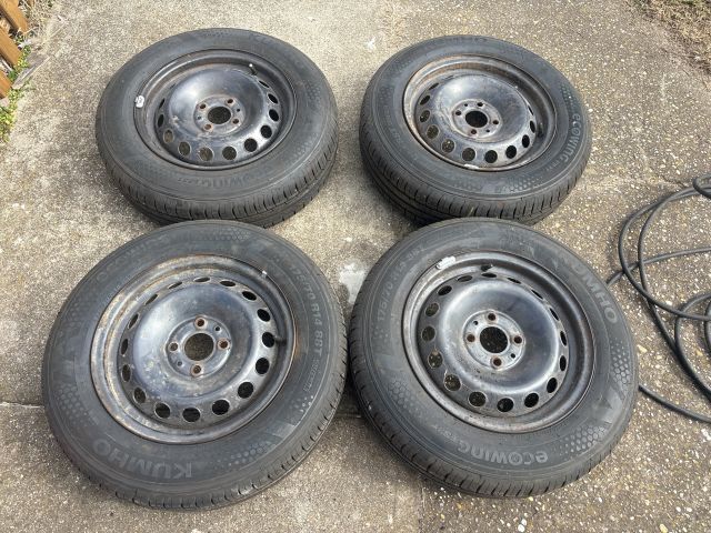 bontott FIAT FIORINO Acélfelni Szett Gumival