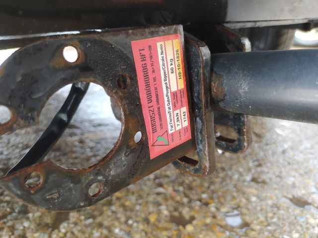 bontott FIAT FIORINO Bal hátsó Dobbetét (Kerékjárati, Műanyag)