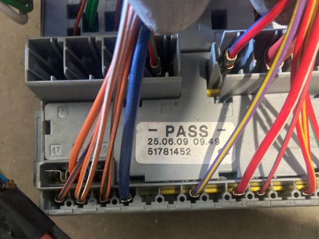 bontott FIAT FIORINO Biztosítéktábla Utastér