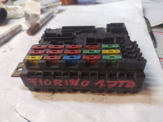 bontott FIAT FIORINO Biztosítéktábla Utastér