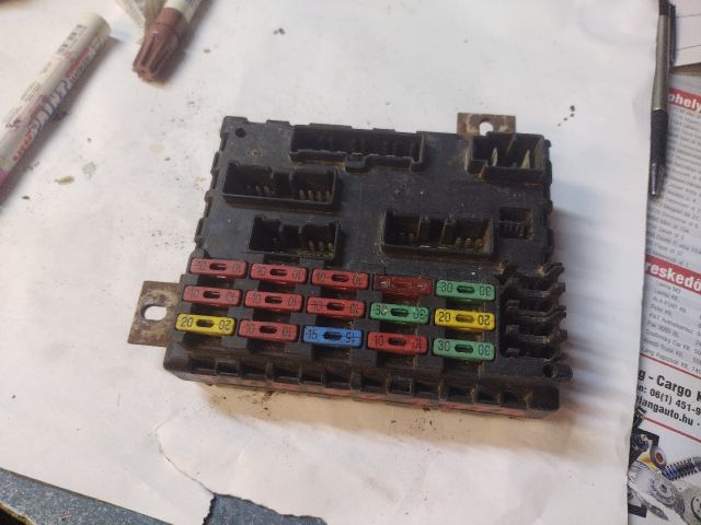 bontott FIAT FIORINO Biztosítéktábla Utastér