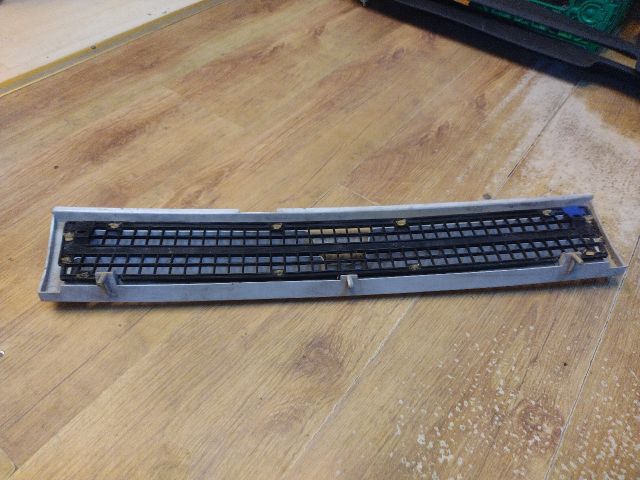 bontott FIAT FIORINO Hűtőrács