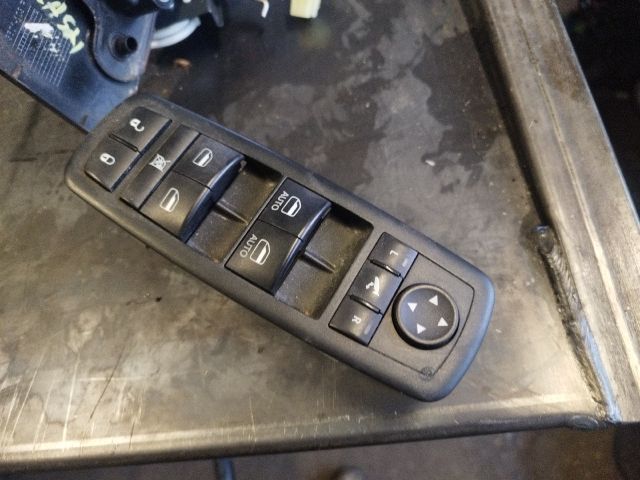 bontott FIAT FREEMONT Ablakemelő Kapcsoló Négyes / Kettes