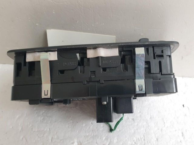 bontott FIAT FREEMONT Bal első Ablakemelő Kapcsoló