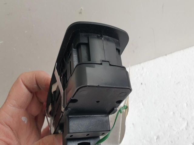 bontott FIAT FREEMONT Bal első Ablakemelő Kapcsoló