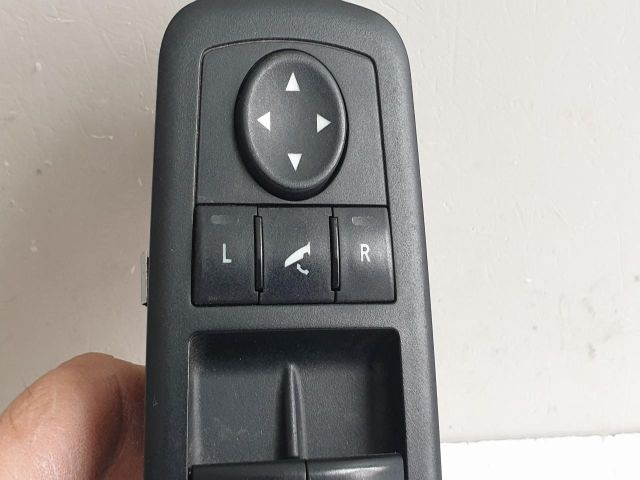 bontott FIAT FREEMONT Bal első Ablakemelő Kapcsoló