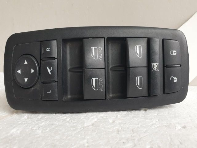 bontott FIAT FREEMONT Bal első Ablakemelő Kapcsoló