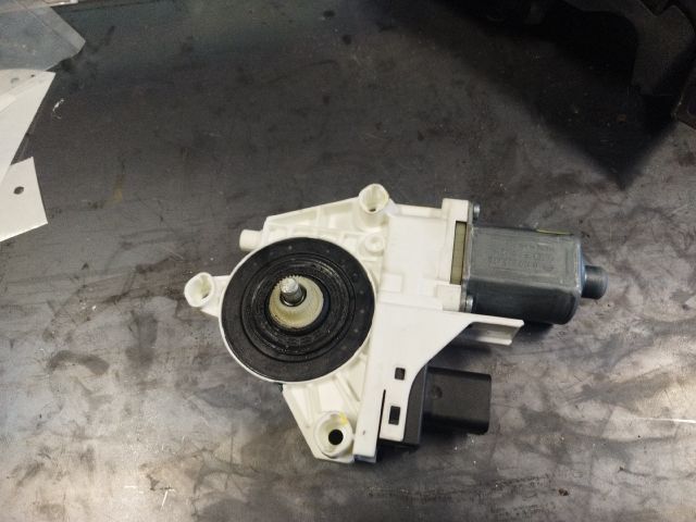 bontott FIAT FREEMONT Bal első Ablakemelő Motor