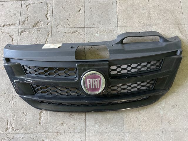 bontott FIAT FREEMONT Hűtőrács