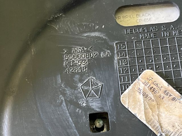 bontott FIAT FREEMONT Hűtőrács