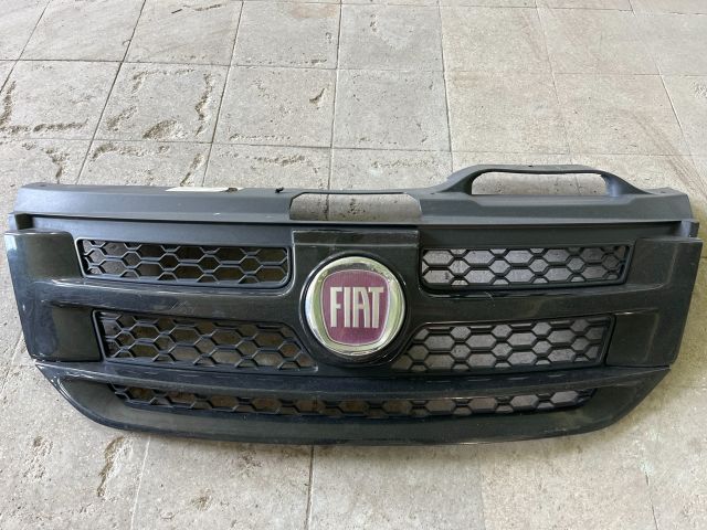 bontott FIAT FREEMONT Hűtőrács