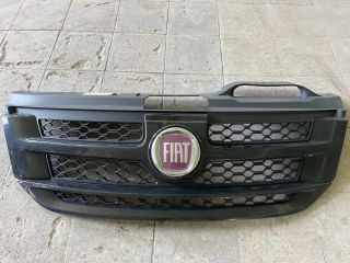 bontott FIAT FREEMONT Hűtőrács