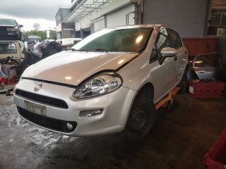 bontott FIAT GRANDE PUNTO Bal első Csonkállvány Kerékaggyal