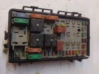 bontott FIAT GRANDE PUNTO Biztosítéktábla Motortér