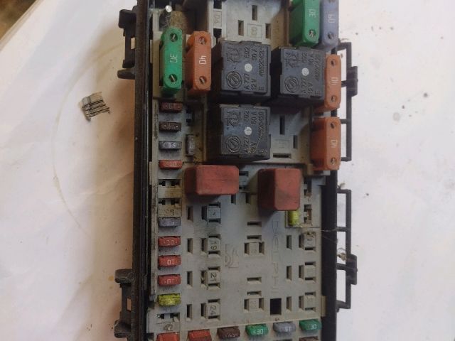 bontott FIAT GRANDE PUNTO Biztosítéktábla Motortér