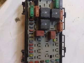 bontott FIAT GRANDE PUNTO Biztosítéktábla Motortér