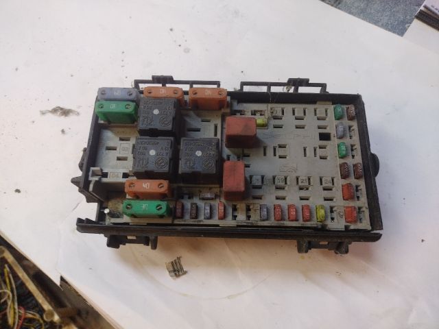 bontott FIAT GRANDE PUNTO Biztosítéktábla Motortér