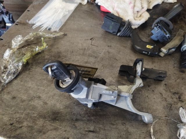 bontott FIAT GRANDE PUNTO Gyújtáskapcsoló Házzal