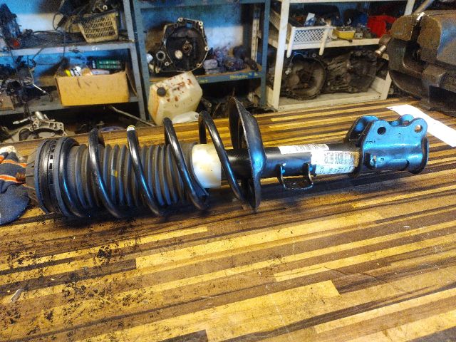 bontott FIAT GRANDE PUNTO Jobb első Gólyaláb (Lengécsillapító, Rugó)