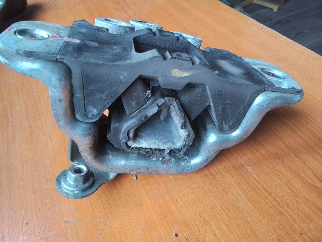 bontott FIAT GRANDE PUNTO Motor Tartó Bak Jobb