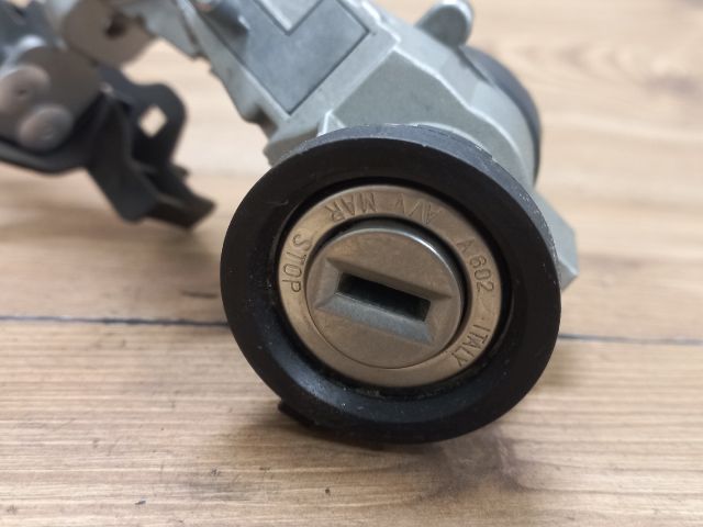 bontott FIAT GRANDE PUNTO Gyújtáskapcsoló Házzal