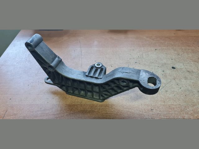 bontott FIAT GRANDE PUNTO Motor Tartó Bak (Pozíciófüggetlen)