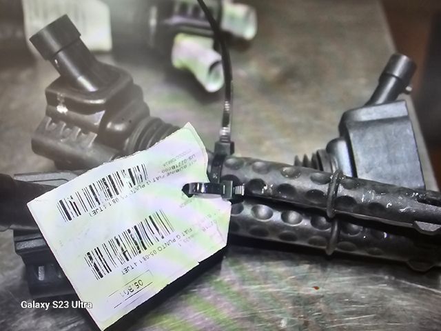 bontott FIAT GRANDE PUNTO Porlasztó Sor / Híd