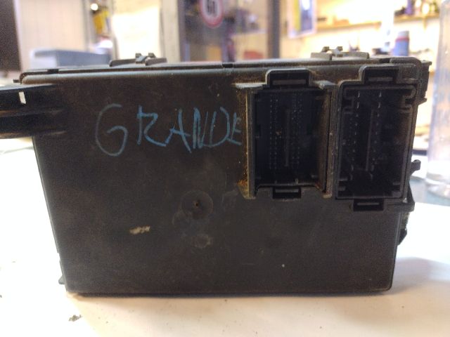 bontott FIAT GRANDE PUNTO Biztosítéktábla Motortér