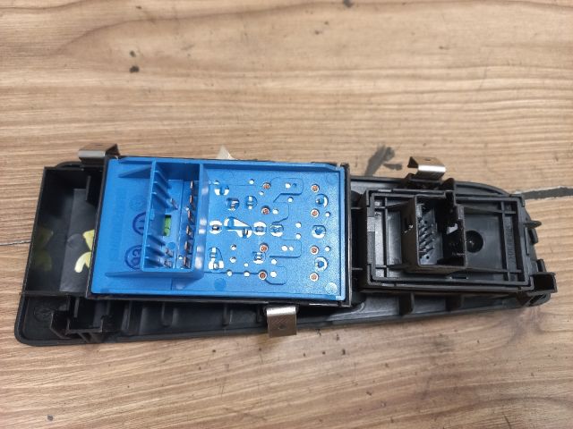 bontott FIAT GRANDE PUNTO Ablakemelő és Tükör Kapcsoló