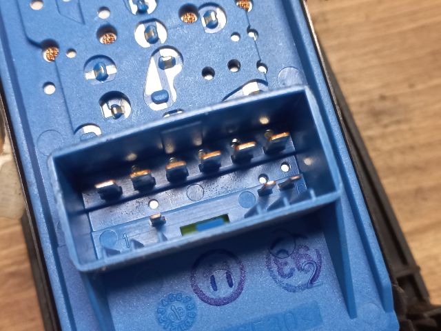 bontott FIAT GRANDE PUNTO Ablakemelő és Tükör Kapcsoló