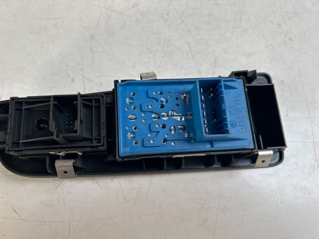 bontott FIAT GRANDE PUNTO Ablakemelő Kapcsoló Négyes / Kettes