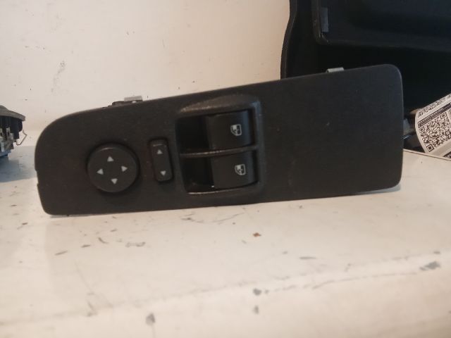 bontott FIAT GRANDE PUNTO Bal első Ablakemelő Kapcsoló