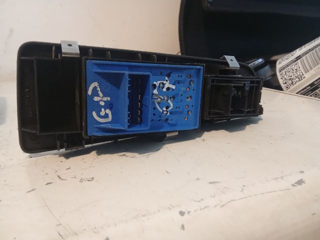 bontott FIAT GRANDE PUNTO Bal első Ablakemelő Kapcsoló