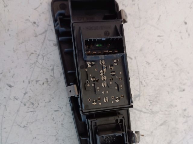 bontott FIAT GRANDE PUNTO Bal első Ablakemelő Kapcsoló