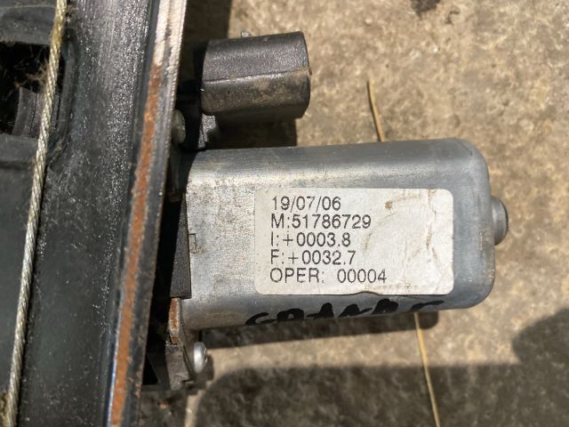 bontott FIAT GRANDE PUNTO Bal első Ablakemelő Szerkezet (Elektromos)