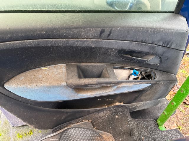 bontott FIAT GRANDE PUNTO Bal első Ajtó (Részeivel)