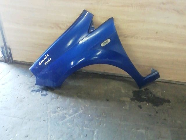 bontott FIAT GRANDE PUNTO Bal első Sárvédő