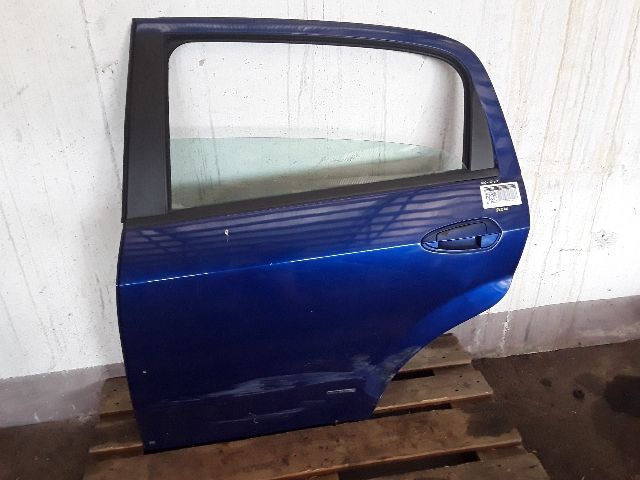 bontott FIAT GRANDE PUNTO Bal hátsó Ajtó (Részeivel)