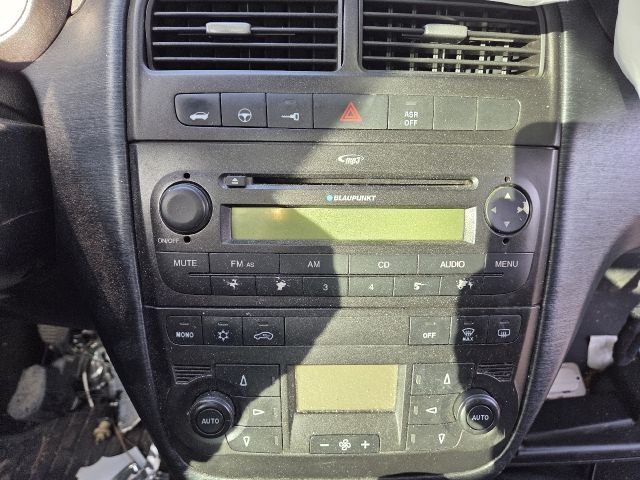 bontott FIAT GRANDE PUNTO Bal hátsó Csonkállvány Kerékaggyal