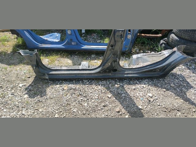 bontott FIAT GRANDE PUNTO Bal Küszöb