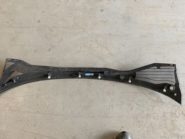 bontott FIAT GRANDE PUNTO Bal Szélvédő Alatti Vízelvezető Műanyag