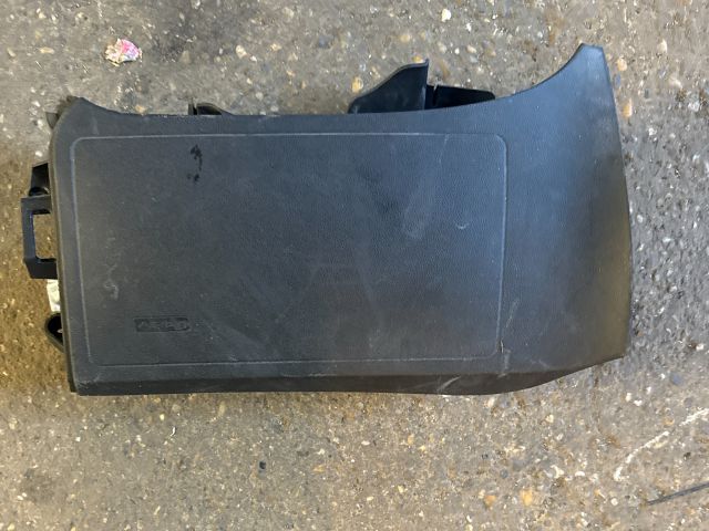 bontott FIAT GRANDE PUNTO Bal Térdlégzsák