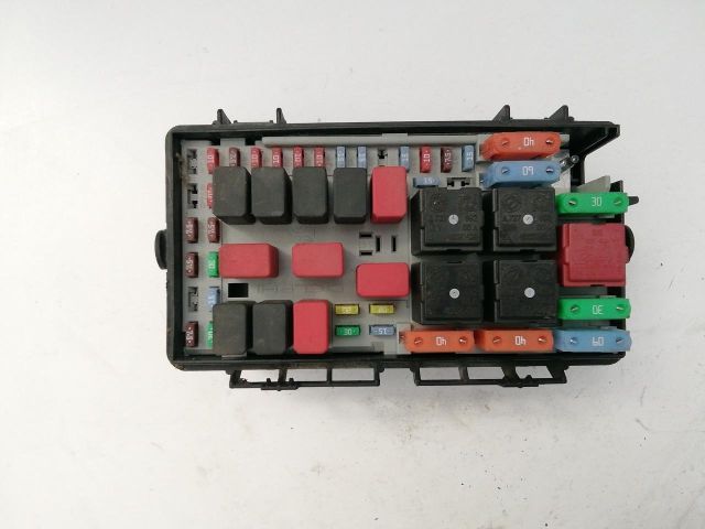 bontott FIAT GRANDE PUNTO Biztosítéktábla Motortér