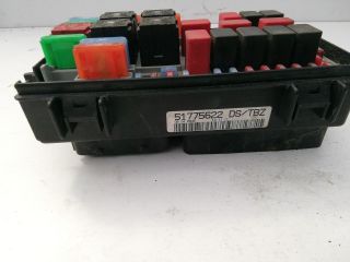 bontott FIAT GRANDE PUNTO Biztosítéktábla Motortér