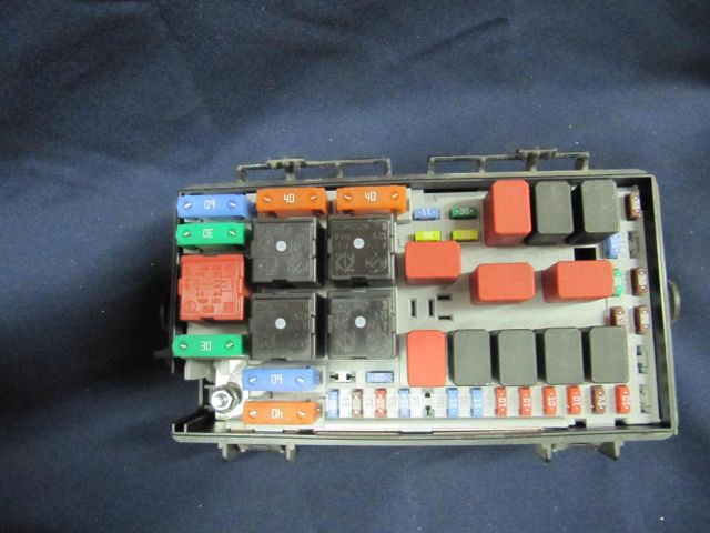 bontott FIAT GRANDE PUNTO Biztosítéktábla Motortér